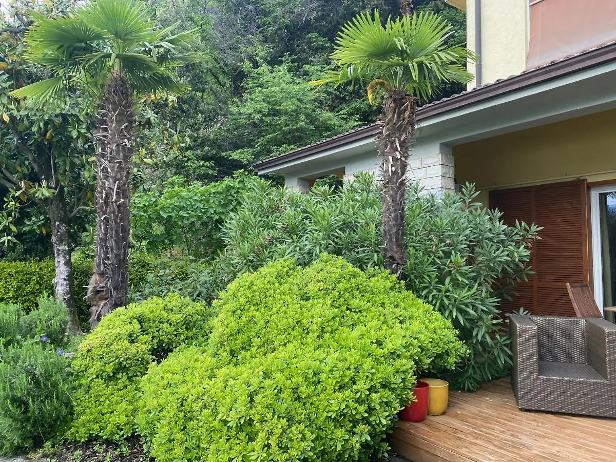 Flat In Garden Residence Resort, Malcesine, Italy