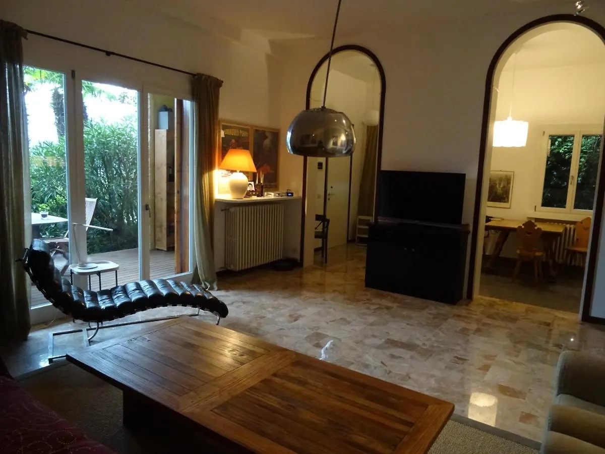 Flat In Garden Residence Resort, Malcesine, Italy