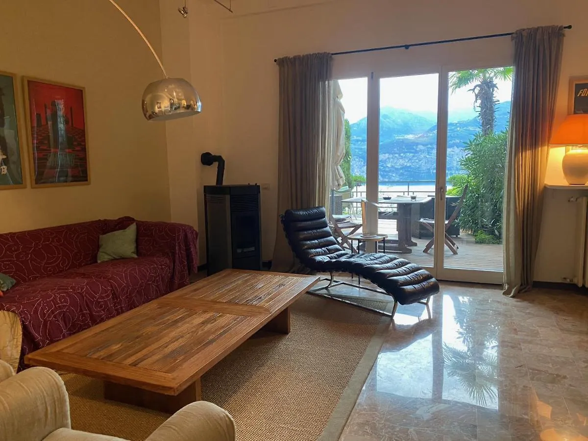 Flat In Garden Residence Resort, Malcesine, Italy
